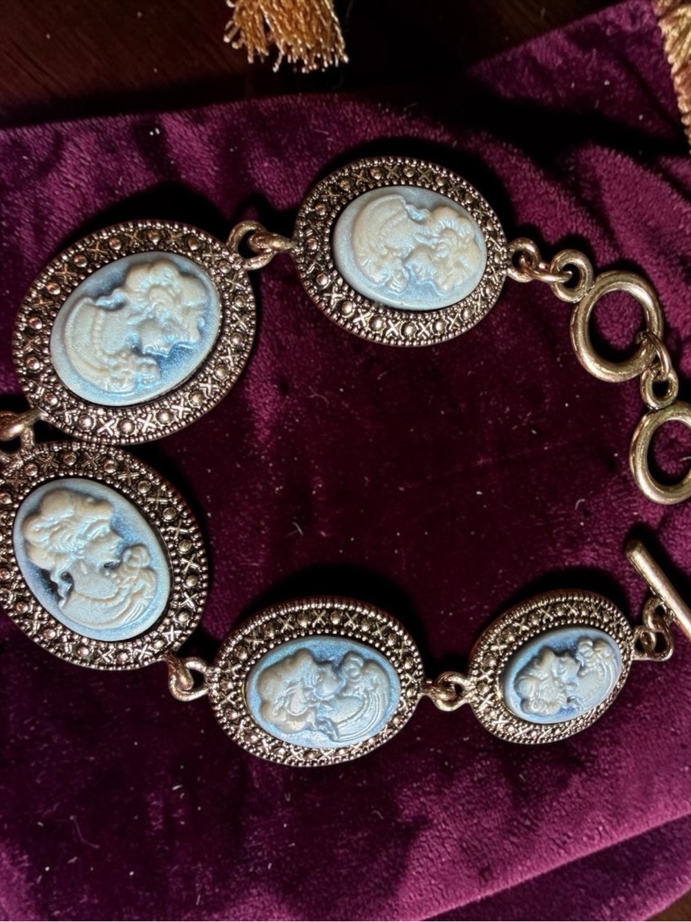 Vintage-Inspired Blue Cameo Oval Link Bracelet